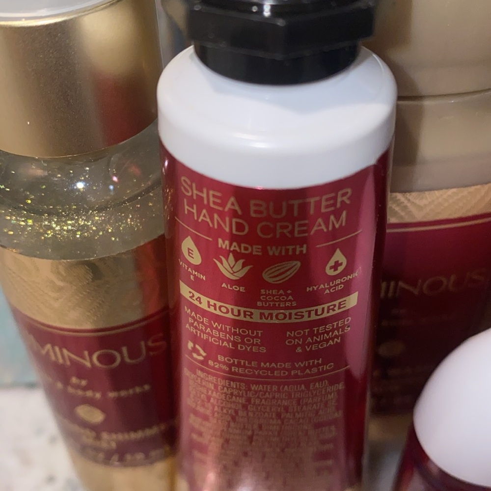 Bath and Bodyworks
Travel size luminous gift set - Picture 3 of 3